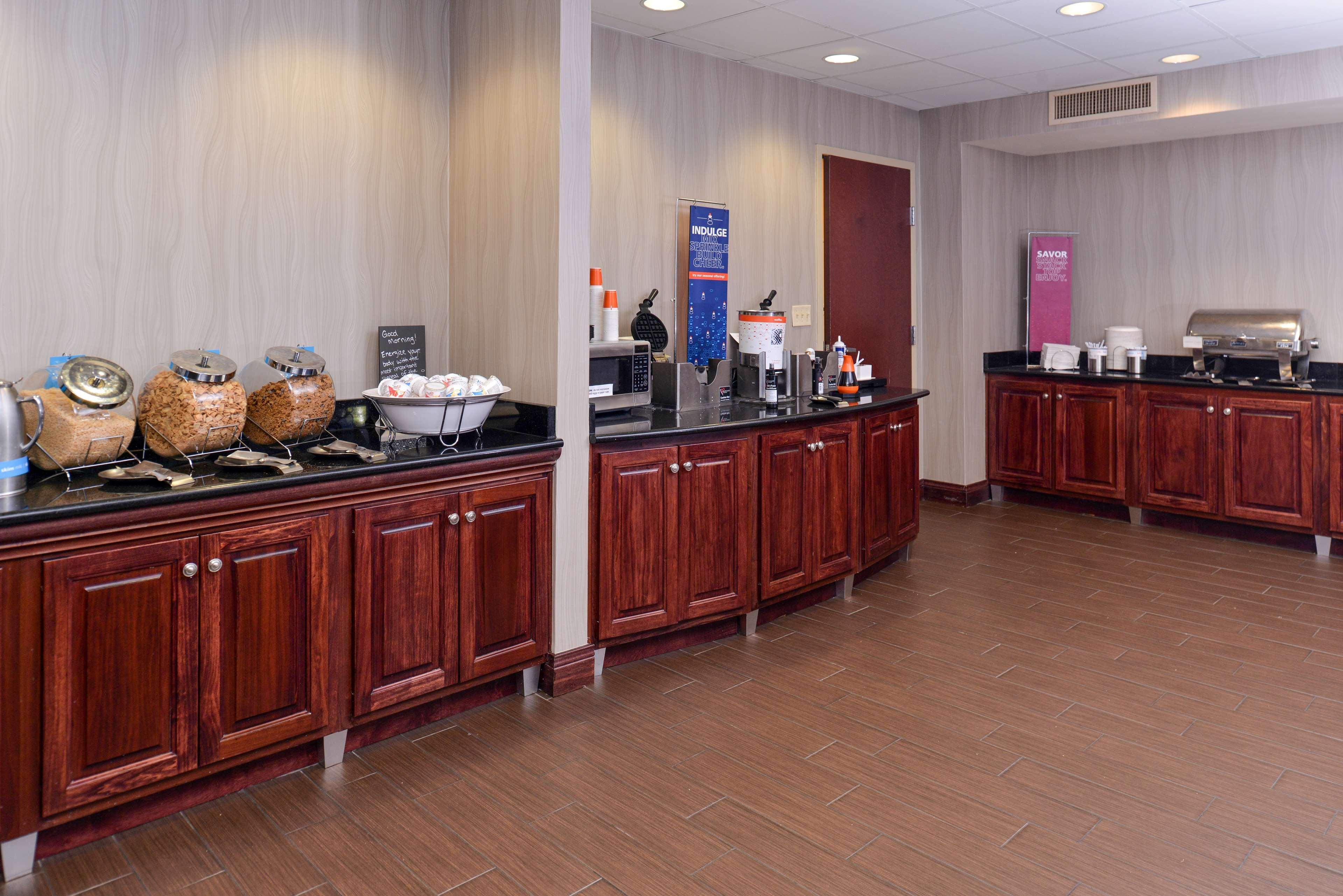 Hampton Inn & Suites Muncie Exteriör bild