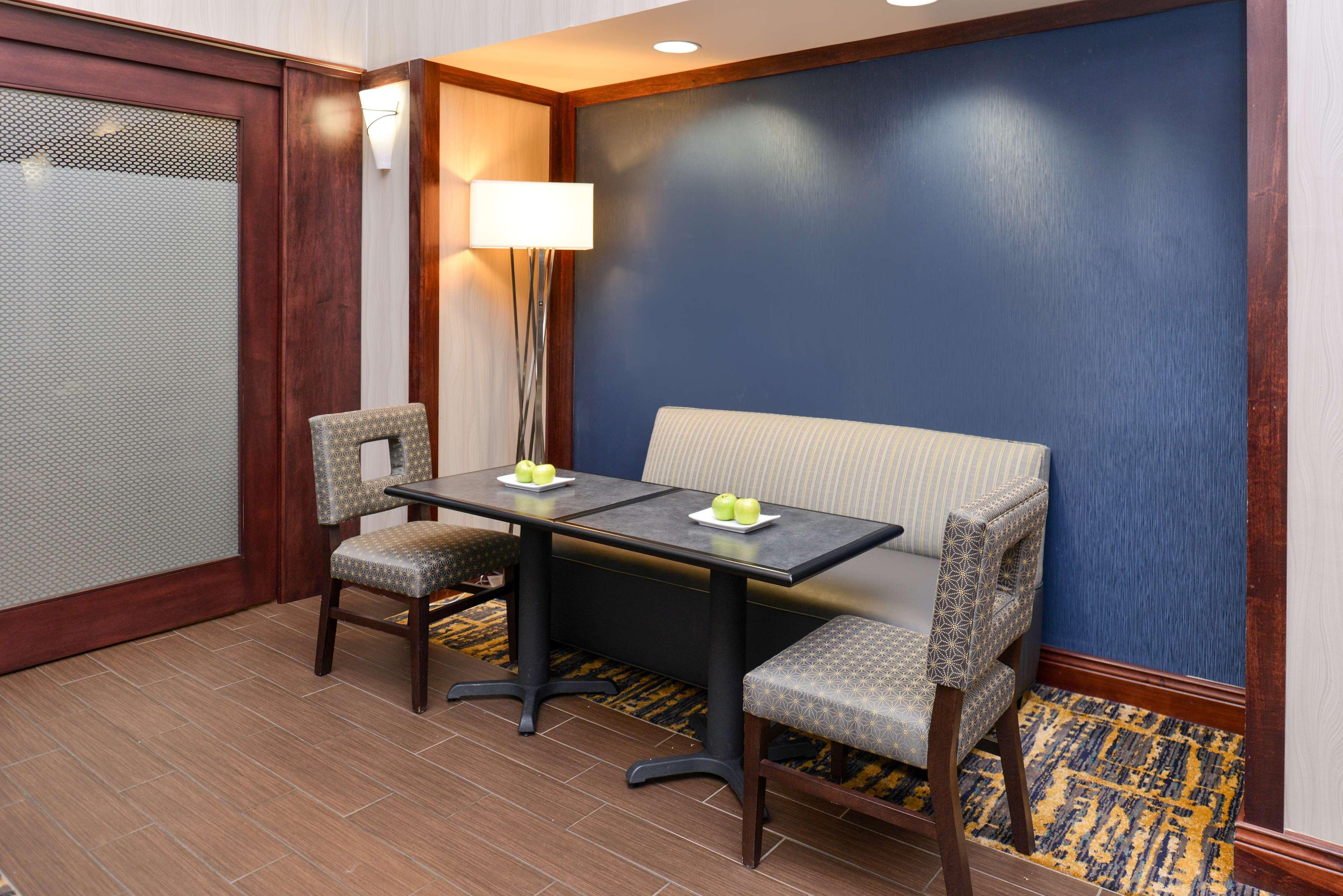 Hampton Inn & Suites Muncie Exteriör bild