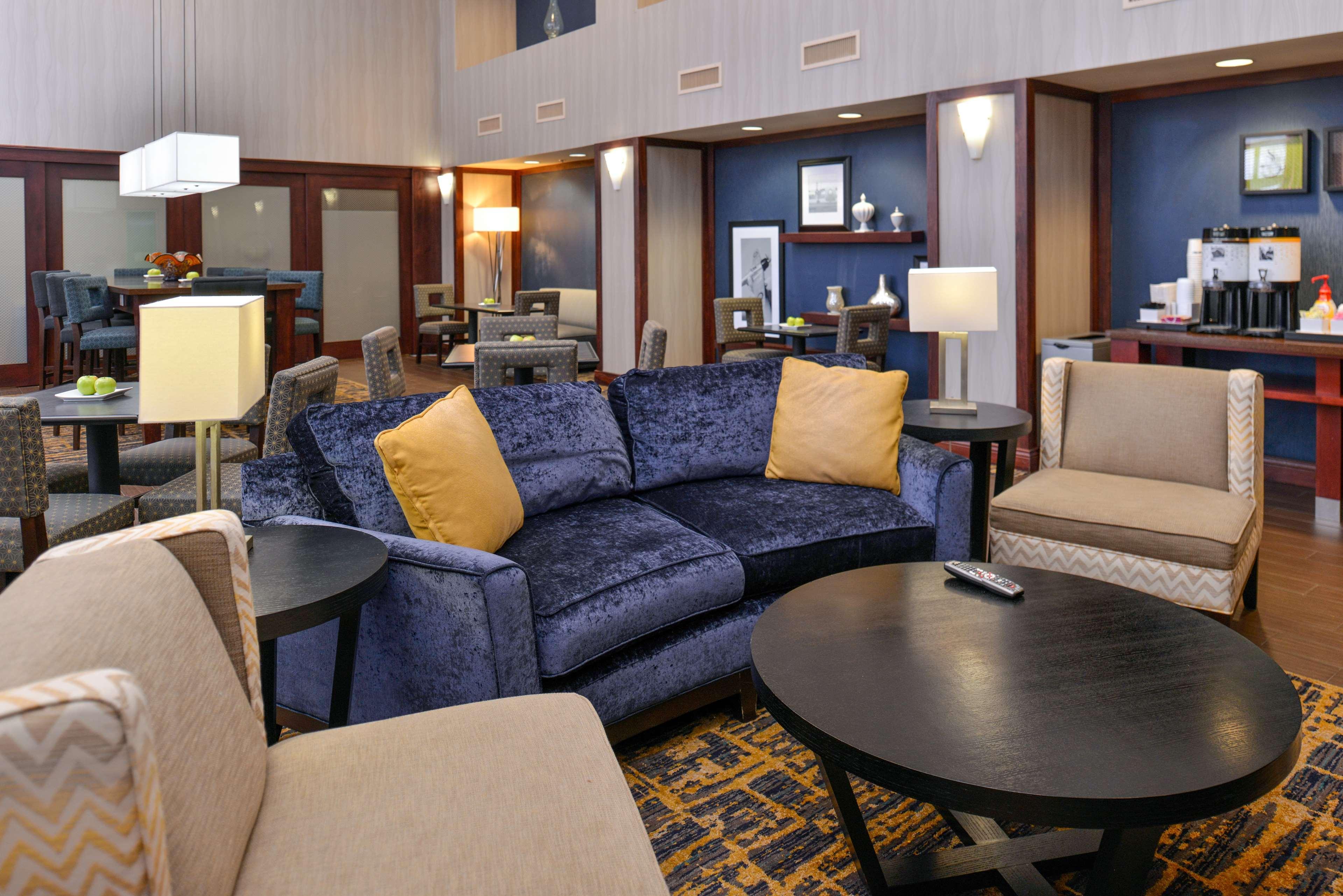 Hampton Inn & Suites Muncie Exteriör bild