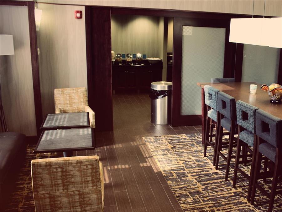 Hampton Inn & Suites Muncie Exteriör bild