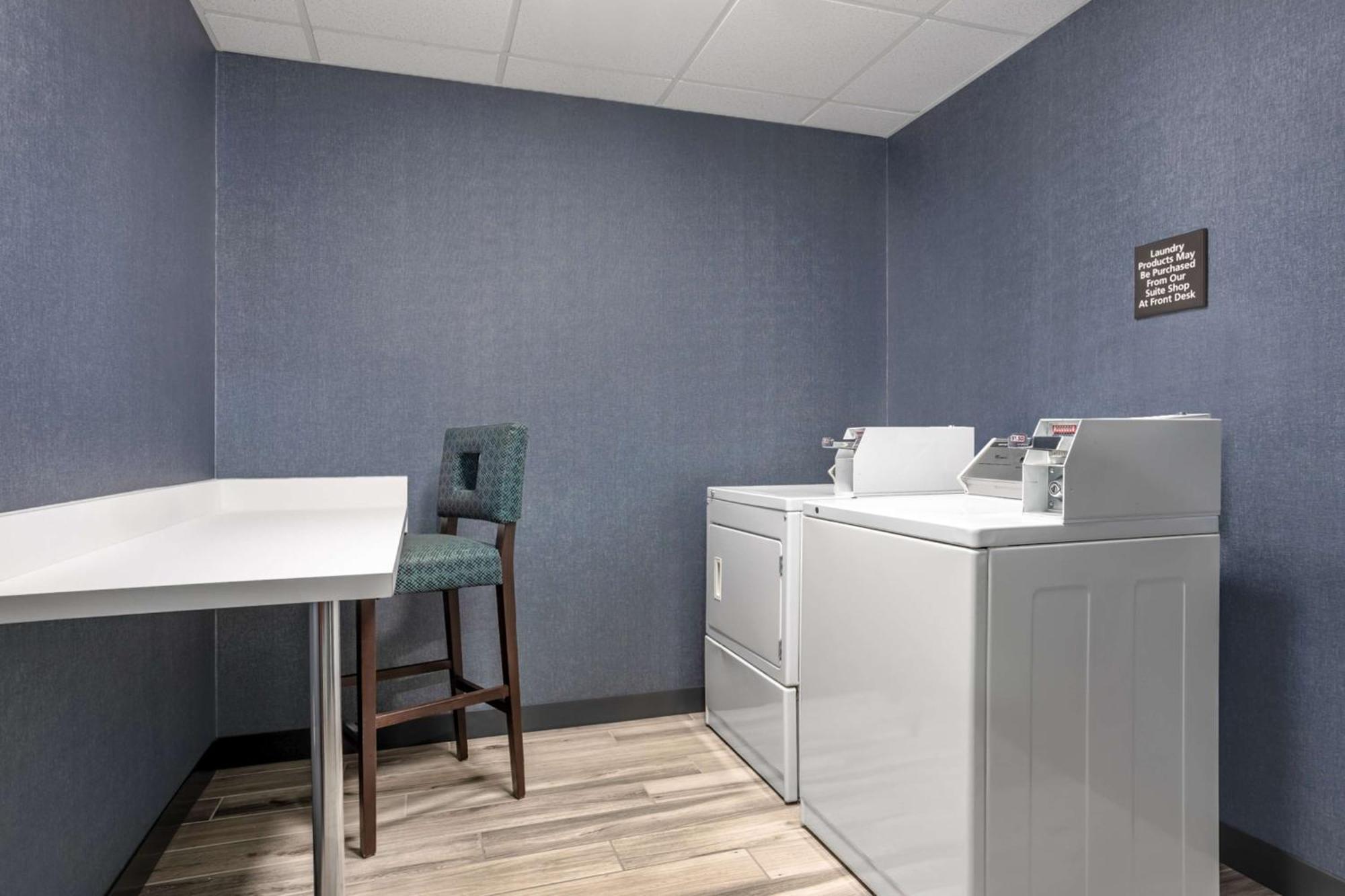 Hampton Inn & Suites Muncie Exteriör bild