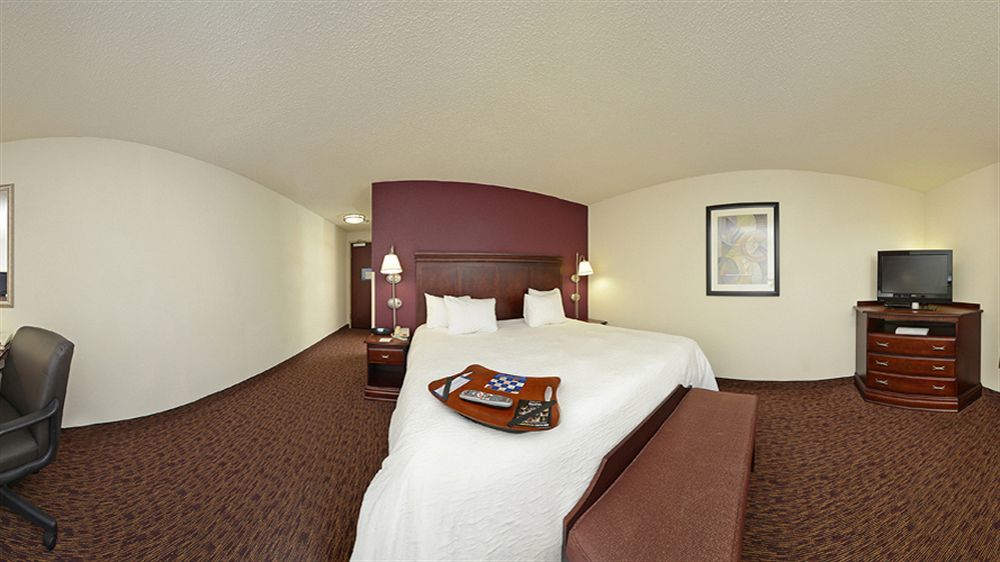 Hampton Inn & Suites Muncie Exteriör bild